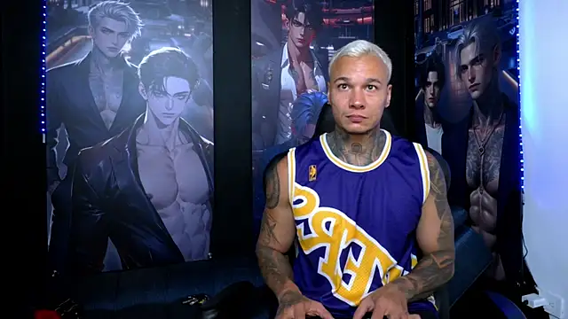 Snapshot of damian_becker chatting on June 19, 10:24 pm damian becker online show from June 19, 10:24 pm