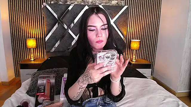 Veronica Lodge7 online show from April 23, 3:08 am