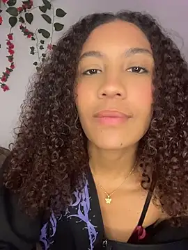 Snapshot of Daphnne_Curly chatting on June 21, 4:59 am Daphnne Curly online show from June 21, 4:59 am