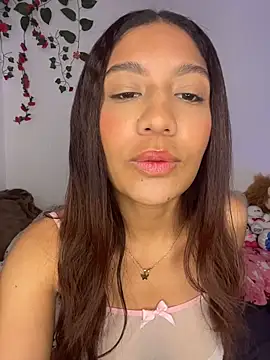 Snapshot of Daphnne_Curly chatting on June 27, 2:05 am Daphnne Curly online show from June 27, 2:05 am