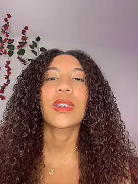 Snapshot of Daphnne_Curly chatting on July 5, 3:34 am Daphnne Curly online show from July 5, 3:34 am