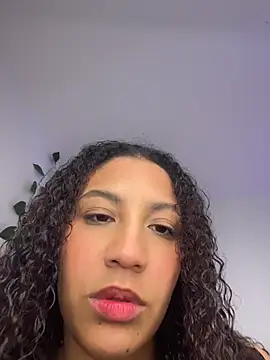 Snapshot of Daphnne_Curly chatting on July 12, 8:33 pm Daphnne Curly online show from July 12, 8:33 pm
