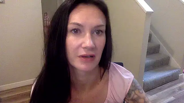 missvixenn online show from April 18, 7:18 pm