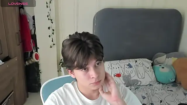Snapshot of Felixzyn chatting on June 17, 7:04 pm Felixzyn online show from June 17, 7:04 pm