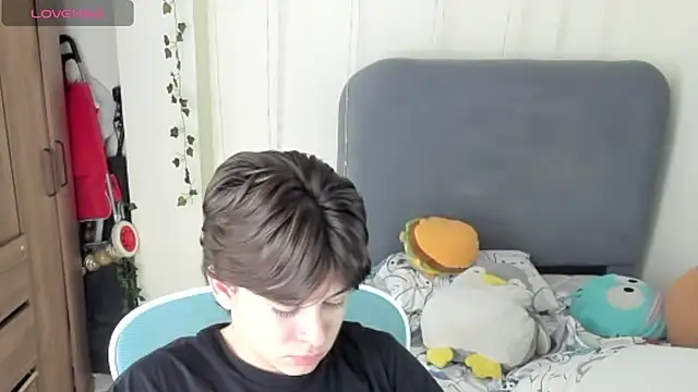 Snapshot of Felixzyn chatting on June 18, 7:29 pm Felixzyn online show from June 18, 7:29 pm