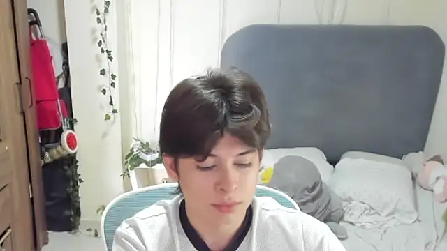 Snapshot of Felixzyn chatting on June 24, 7:35 pm Felixzyn online show from June 24, 7:35 pm