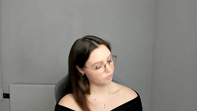 Snapshot of Regina_cute_ chatting on April 22, 6:27 am Regina cute online show from April 22, 6:27 am
