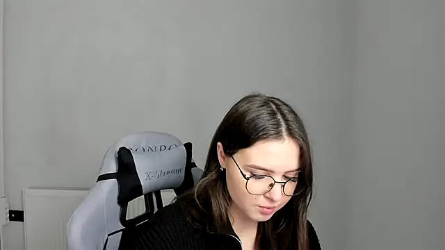 Snapshot of Regina_cute_ chatting on April 25, 6:49 am Regina cute online show from April 25, 6:49 am