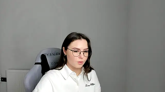 Snapshot of Regina_cute_ chatting on April 30, 7:36 am Regina cute online show from April 30, 7:36 am
