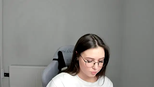 Snapshot of Regina_cute_ chatting on May 8, 11:15 am Regina cute online show from May 8, 11:15 am