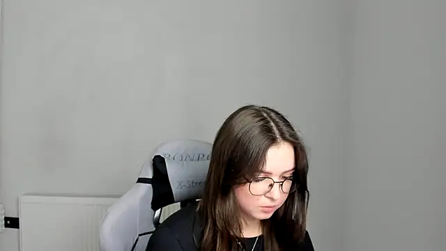 Snapshot of Regina_cute_ chatting on May 15, 12:12 pm Regina cute online show from May 15, 12:12 pm