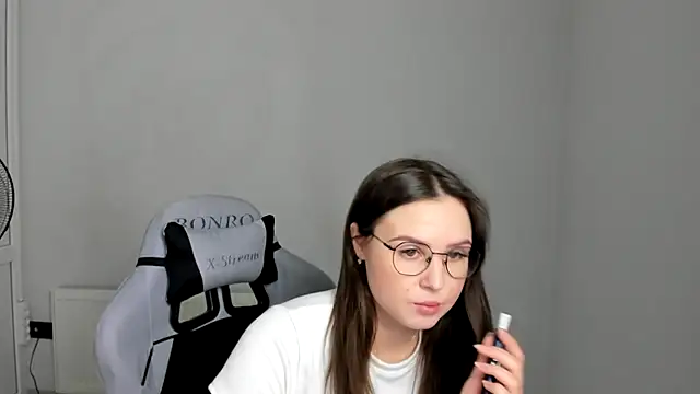 Snapshot of Regina_cute_ chatting on May 23, 6:29 am Regina cute online show from May 23, 6:29 am