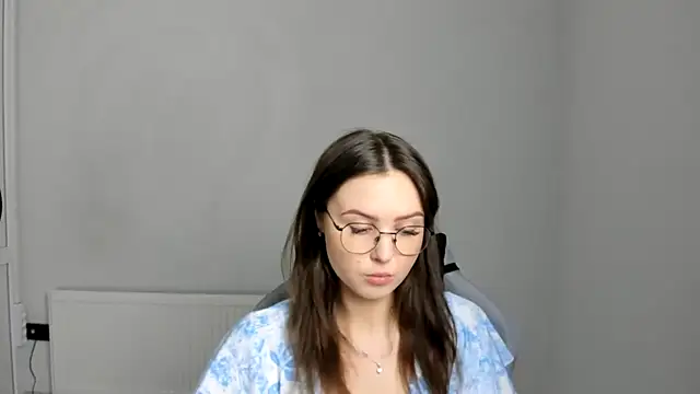 Snapshot of Regina_cute_ chatting on May 27, 6:32 am Regina cute online show from May 27, 6:32 am