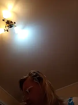 I amVeronicle online show from June 9, 11:11 am