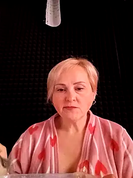 Snapshot of Svetlysvet chatting on April 24, 5:32 am Svetlysvet online show from April 24, 5:32 am