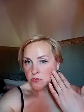 Snapshot of Svetlysvet chatting on May 4, 4:36 pm Svetlysvet online show from May 4, 4:36 pm