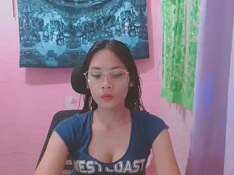 Snapshot of Sweetsexylady19 chatting on June 3, 5:54 am Sweetsexylady19 online show from June 3, 5:54 am