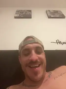 john carioca18 online show from April 18, 4:22 pm