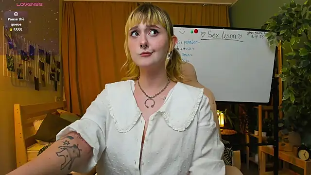 Snapshot of Emma_Thomps chatting on May 7, 2:22 pm Emma Thomps online show from May 7, 2:22 pm