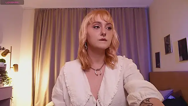 Snapshot of Emma_Thomps chatting on June 1, 2:08 pm Emma Thomps online show from June 1, 2:08 pm