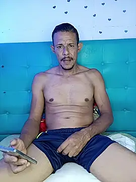 Snapshot of El_junior21 chatting on May 22, 10:48 pm El junior21 online show from May 22, 10:48 pm