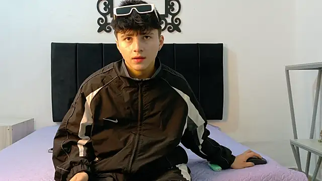 Snapshot of LunayDream chatting on June 25, 11:59 am LunayDream online show from June 25, 11:59 am