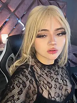 Snapshot of lya_nekko_ chatting on June 21, 4:37 am lya nekko online show from June 21, 4:37 am