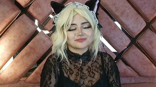 Snapshot of lya_nekko_ chatting on July 7, 7:23 am lya nekko online show from July 7, 7:23 am