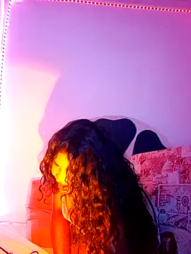 Snapshot of katiuskaxoxo chatting on May 20, 2:07 am katiuskaxoxo online show from May 20, 2:07 am