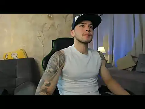 Snapshot of RONNY_COLTON chatting on April 21, 12:34 am RONNY COLTON online show from April 21, 12:34 am