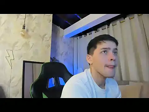 Snapshot of RONNY_COLTON chatting on April 24, 1:19 am RONNY COLTON online show from April 24, 1:19 am