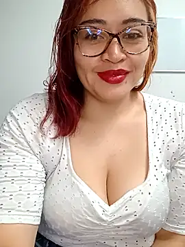 Snapshot of Amaranta-Luque chatting on May 2, 7:19 pm Amaranta-Luque online show from May 2, 7:19 pm