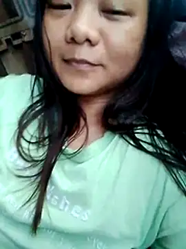 Snapshot of eljhenx chatting on June 19, 2:05 am eljhenx online show from June 19, 2:05 am