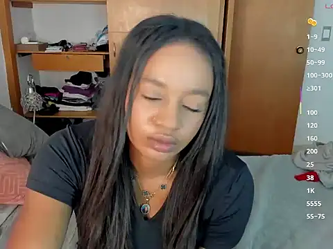 Snapshot of nia_brown chatting on May 14, 5:03 am nia brown online show from May 14, 5:03 am