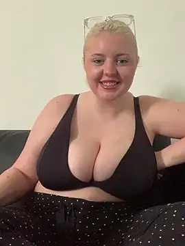 Snapshot of Princessnorth_ chatting on April 22, 4:08 pm Princessnorth online show from April 22, 4:08 pm