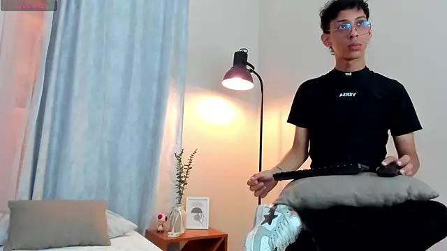Snapshot of dax_blaze chatting on April 30, 1:06 pm dax blaze online show from April 30, 1:06 pm