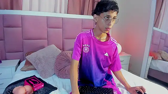Snapshot of dax_blaze chatting on June 3, 1:46 pm dax blaze online show from June 3, 1:46 pm