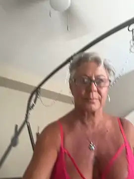 Snapshot of SilverRain_ chatting on April 22, 3:02 pm SilverRain online show from April 22, 3:02 pm