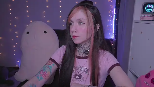 Snapshot of -VKatt chatting on June 8, 5:02 pm -VKatt online show from June 8, 5:02 pm
