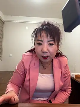 Snapshot of lucy-698 chatting on May 2, 12:32 pm lucy-698 online show from May 2, 12:32 pm