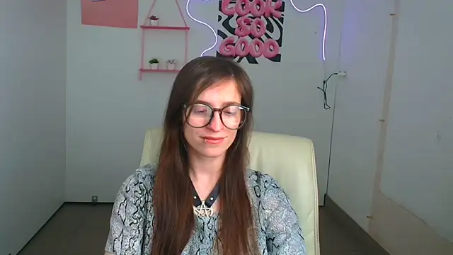 Snapshot of Luna_Tantra chatting on June 19, 10:35 pm Luna Tantra online show from June 19, 10:35 pm