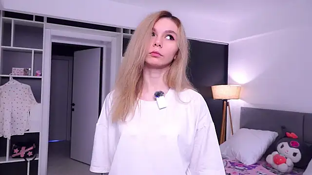 DarlineHoldness online show from April 22, 6:05 am