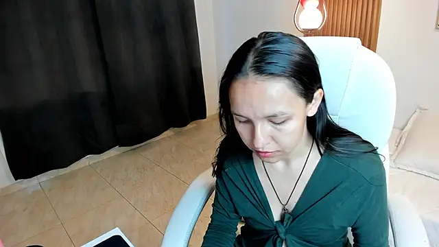 Snapshot of luniksa chatting on May 26, 10:55 am luniksa online show from May 26, 10:55 am