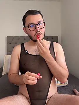 Snapshot of SubBoy_bear chatting on June 10, 12:04 pm SubBoy bear online show from June 10, 12:04 pm