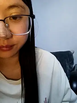 Snapshot of vvvan2026 chatting on June 13, 2:59 pm vvvan2026 online show from June 13, 2:59 pm