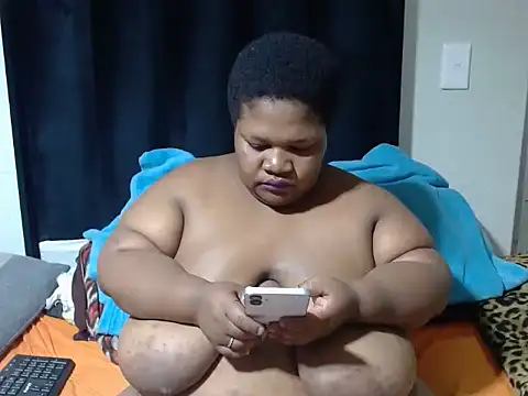 Snapshot of BBWMIDGET40 chatting on May 17, 4:47 pm BBWMIDGET40 online show from May 17, 4:47 pm