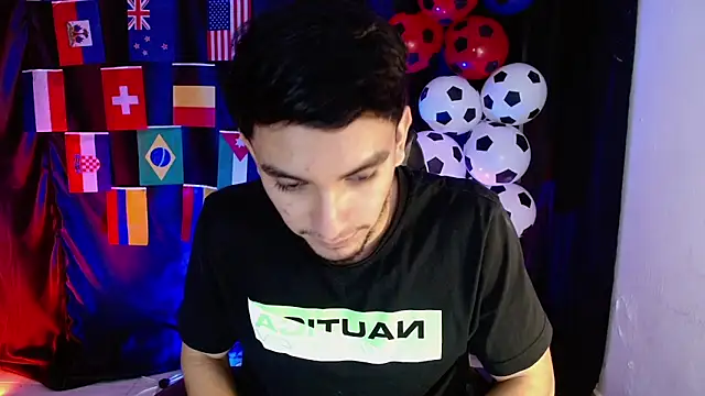 Snapshot of dante_18cm_ chatting on June 16, 12:35 am dante 18cm online show from June 16, 12:35 am