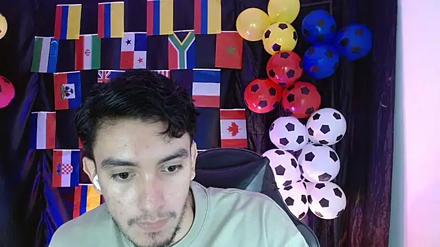 Snapshot of dante_18cm_ chatting on June 21, 12:35 am dante 18cm online show from June 21, 12:35 am