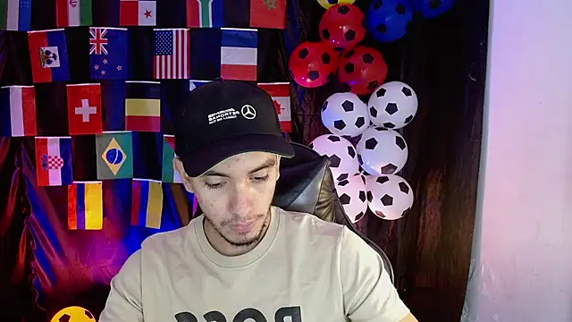 Snapshot of dante_18cm_ chatting on June 22, 12:35 am dante 18cm online show from June 22, 12:35 am