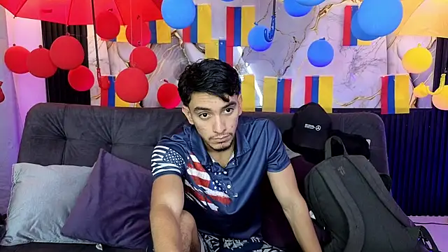 Snapshot of dante_18cm_ chatting on July 5, 12:39 am dante 18cm online show from July 5, 12:39 am